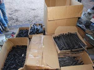 lot 3373 image: Pallet of roofing screws.