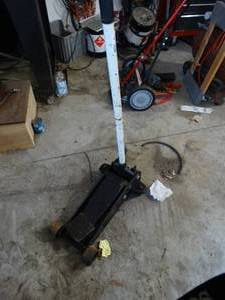 lot 3405 image: Heavy duty hydraulic jack.