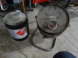 lot 3412 image: Metals cans of Lacquer Thinner & dump station.