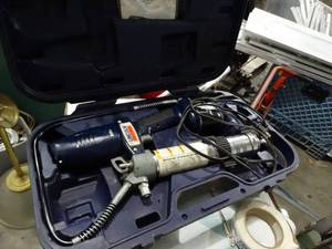 lot 3420 image: Lincoln 18v Grease gun W battery & charger.