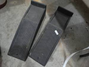 lot 3429 image: Vehicle Ramps.