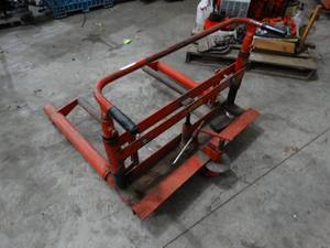 lot 3431 image: Large Norco tire changer.