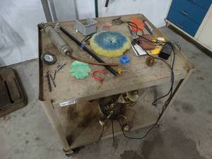lot 3458 image: Metal 2 shelf cat W contents.