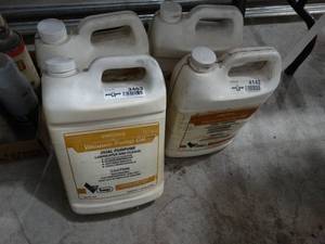 lot 3463 image: 4 Gallons of Virginia Vacuum Pump oil.