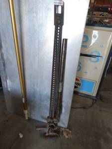 lot 3477 image: Farm Jack W handle.