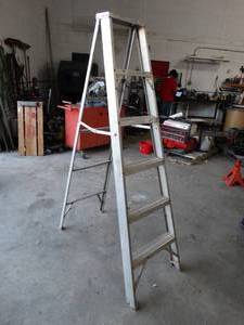 lot 3484 image: Aluminum step ladder.