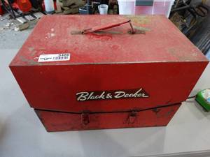 lot 3486 image: Metal tool case.