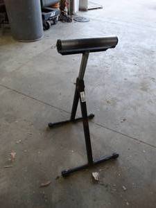 lot 3491 image: Portable material Roller stand.
