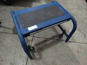 lot 3499 image: Step Stool on wheels.