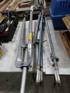 lot 3517 image: Assorted tripods