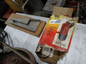 lot 3524 image: Car part & misc.