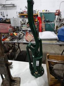 lot 3531 image: Green metal pump handle