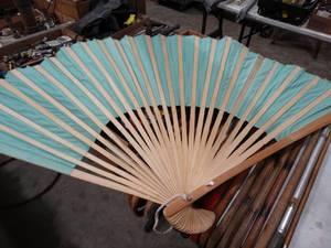 lot 3541 image: LARGE Oriental folding fan