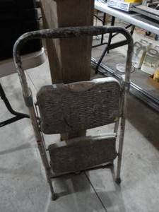lot 3547 image: Folding step stool