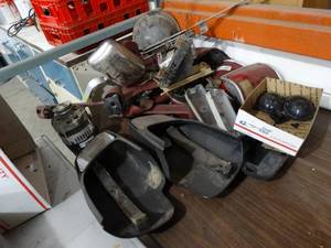 lot 3548 image: Large lot of various automotive items