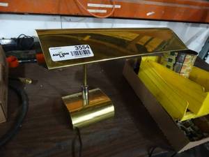 lot 3554 image: Brass desk lamp