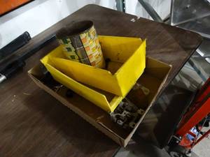 lot 3555 image: Lot of various decor & hardware