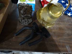 lot 3569 image: Wall mount guitar hangers & misc. decor