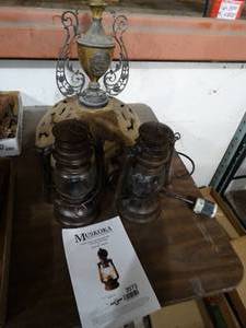 lot 3572 image: Hanging lantern lights