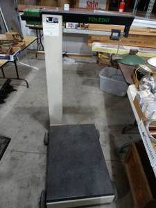 lot 3576 image: Toledo 1000 lb Scale- Model-4182 w weights Excellent shape-