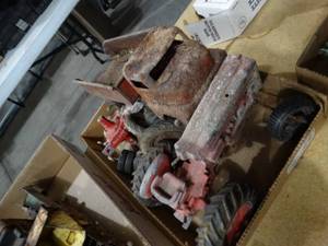 lot 3581 image: Lot of antique toysparts