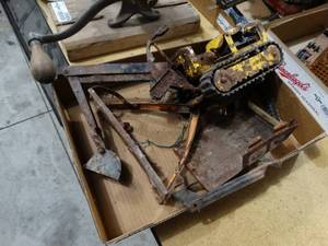 lot 3582 image: Lot of antique toysparts