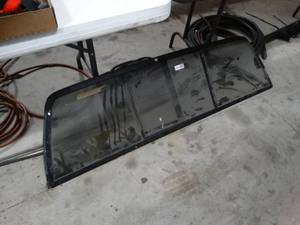lot 3591 image: Sliding back glass for pickup truck