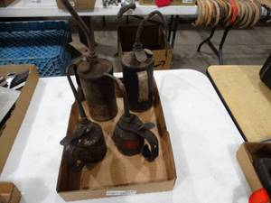 lot 3593 image: Vintage oilers