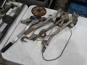 lot 3604 image: 4 assorted come alongs