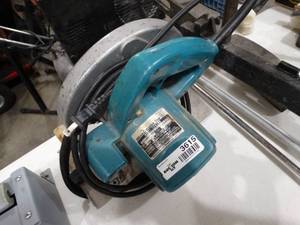 lot 3615 image: Makita circular saw