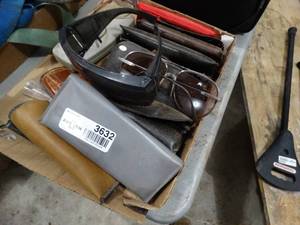 lot 3632 image: Box of various glasses