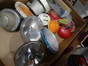 lot 3651 image: Assorted automotive lights
