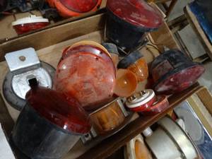 lot 3652 image: Assorted automotive lights