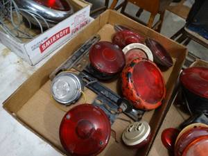 lot 3654 image: Assorted automotive lights