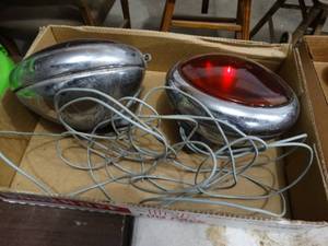 lot 3656 image: 2 large automotive red lights