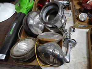 lot 3657 image: Assorted automotive lights spotlight