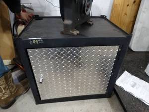 lot 3671 image: Metal locking box