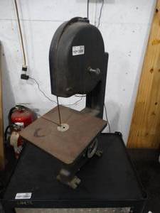 lot 3672 image: Tool Place bench top bandsaw