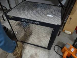 lot 3676 image: Metal locking box