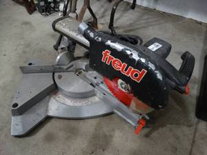 lot 3677 image: Freud compound miter saw