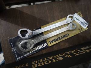 lot 3686 image: 2 new universal wrenches