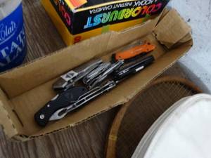 lot 3709 image: Lot of assorted pocket & utility knives