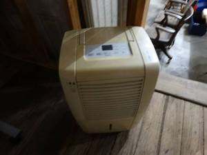 lot 3721 image: Frigidaire dehumidifier