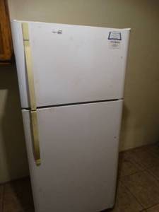 lot 3727 image: Refrigerator- Works great
