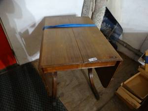 lot 3732 image: Vintage wood drop leaf dining table