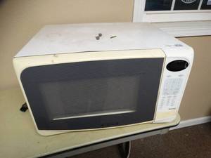 lot 3741 image: Microwave