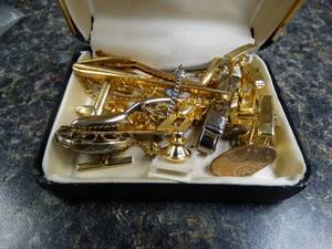 lot 3750 image: Lot of tie tacs & cuff links