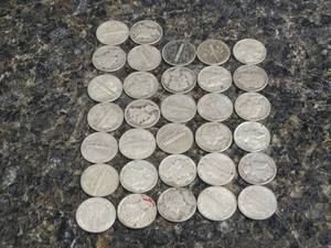 lot 3757 image: 32 silver barber dimes- all 1940s