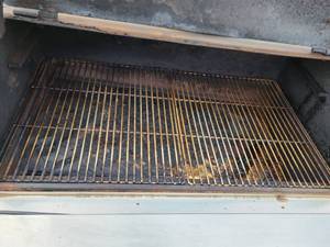 lot 3354 image: Traeger Pellet smoker on stand with wheels - With cover