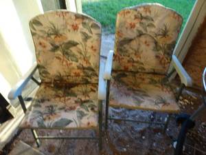 lot 9788 image: Pair of Lawn Chairs with Floral Pattern